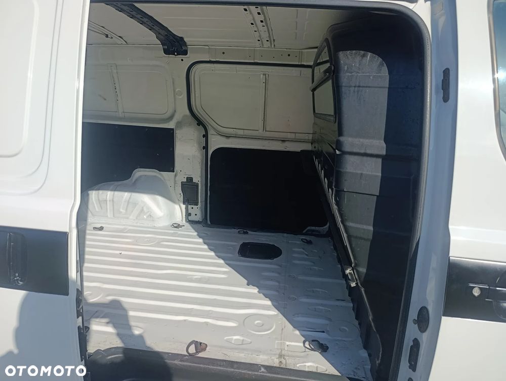 Hyundai H 1 - 16