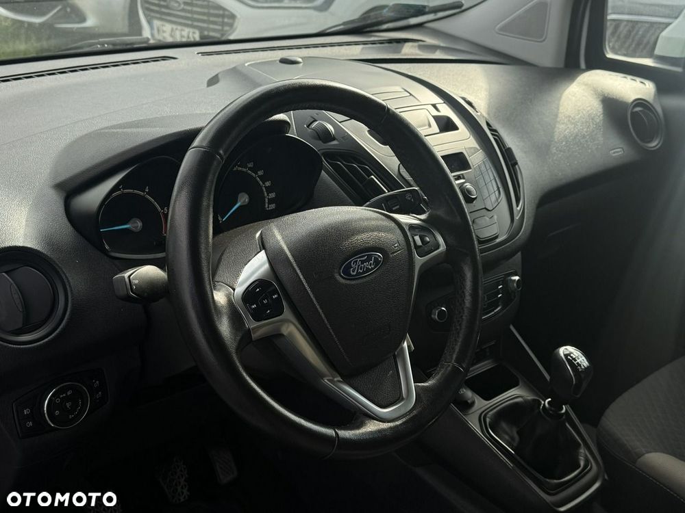 Ford Tourneo Courier - 10