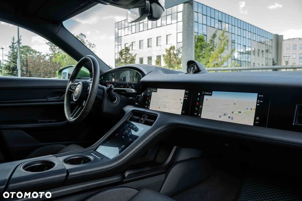 Porsche Taycan - 16