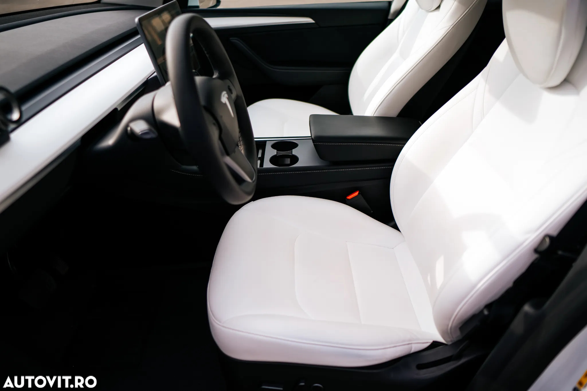 Tesla Model Y Long Range Dual Motor AWD - 11