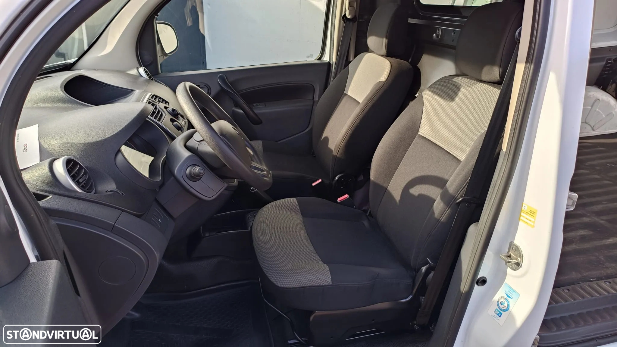 Renault Reneault Kangoo Z.E. Maxi IVA Dedutível - 9