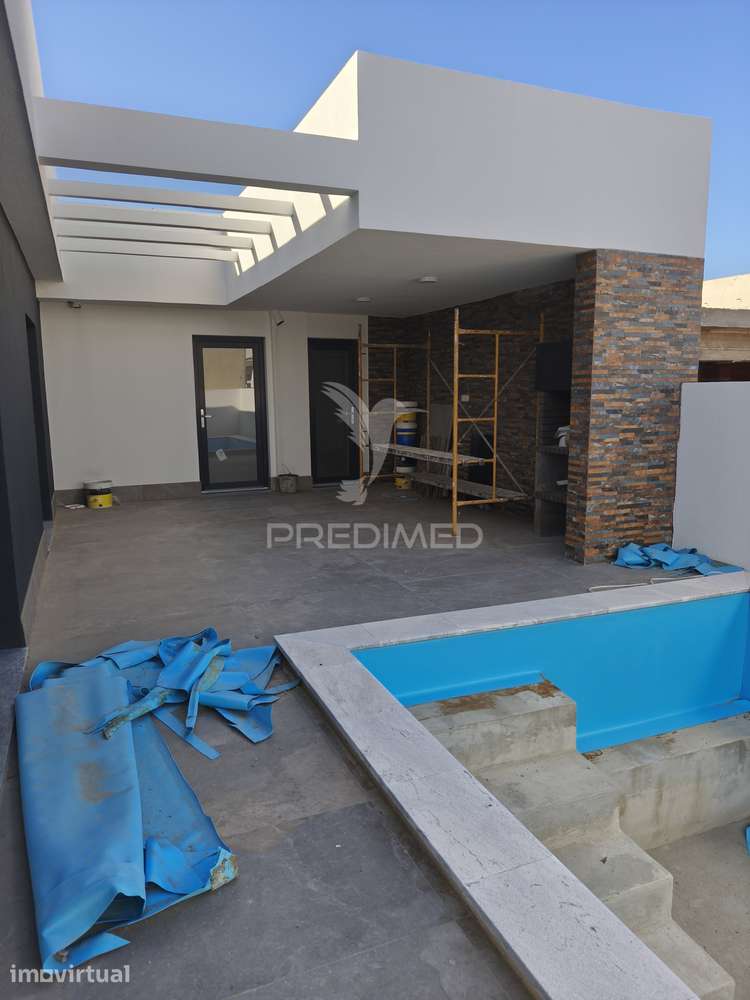 Moradia Isolada com Piscina – Possibilidade de PERMUTA - Grande imagem: 3/29