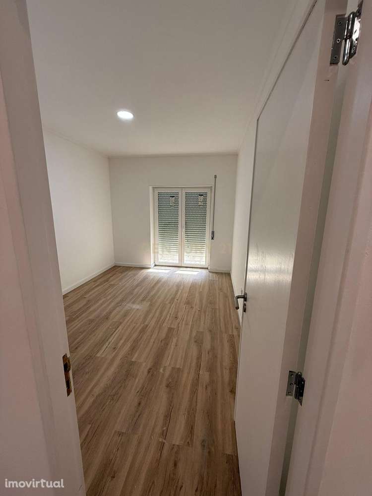 Apartamento t2 para arrendamento completamente remodelado, Quinta da L - Grande imagem: 4/12