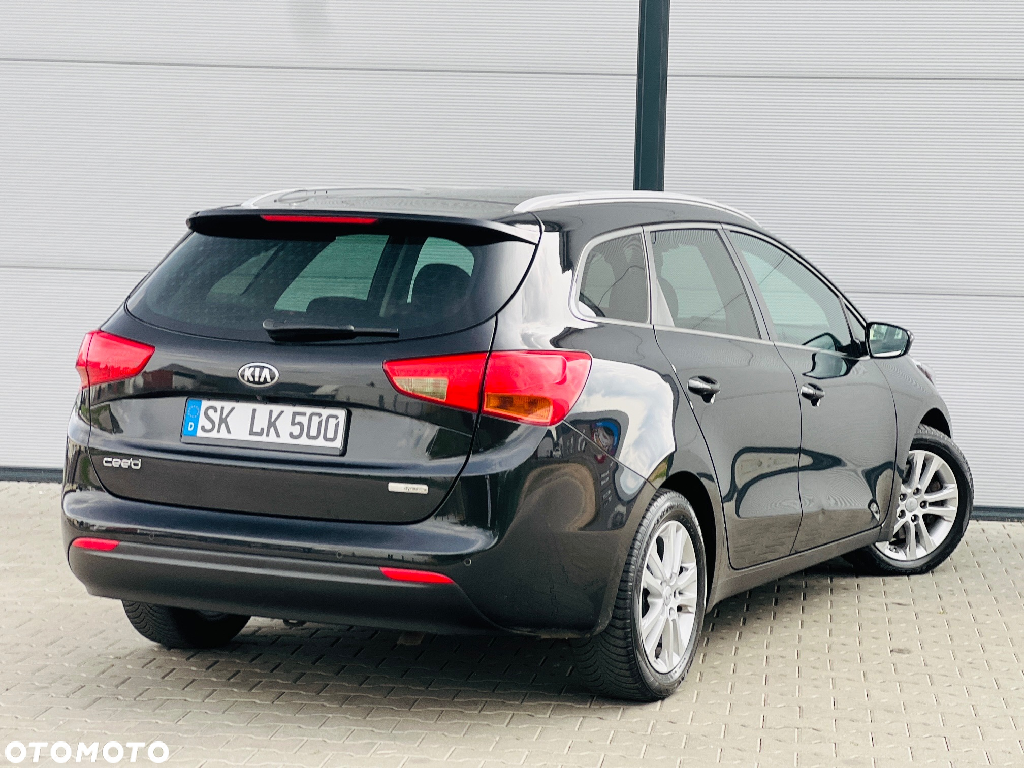 Kia Ceed 1.6 CRDi 128 ISG SW Platinum Edition - 26
