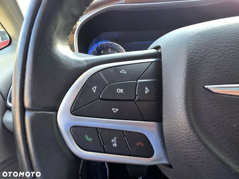 Chrysler Pacifica - 17