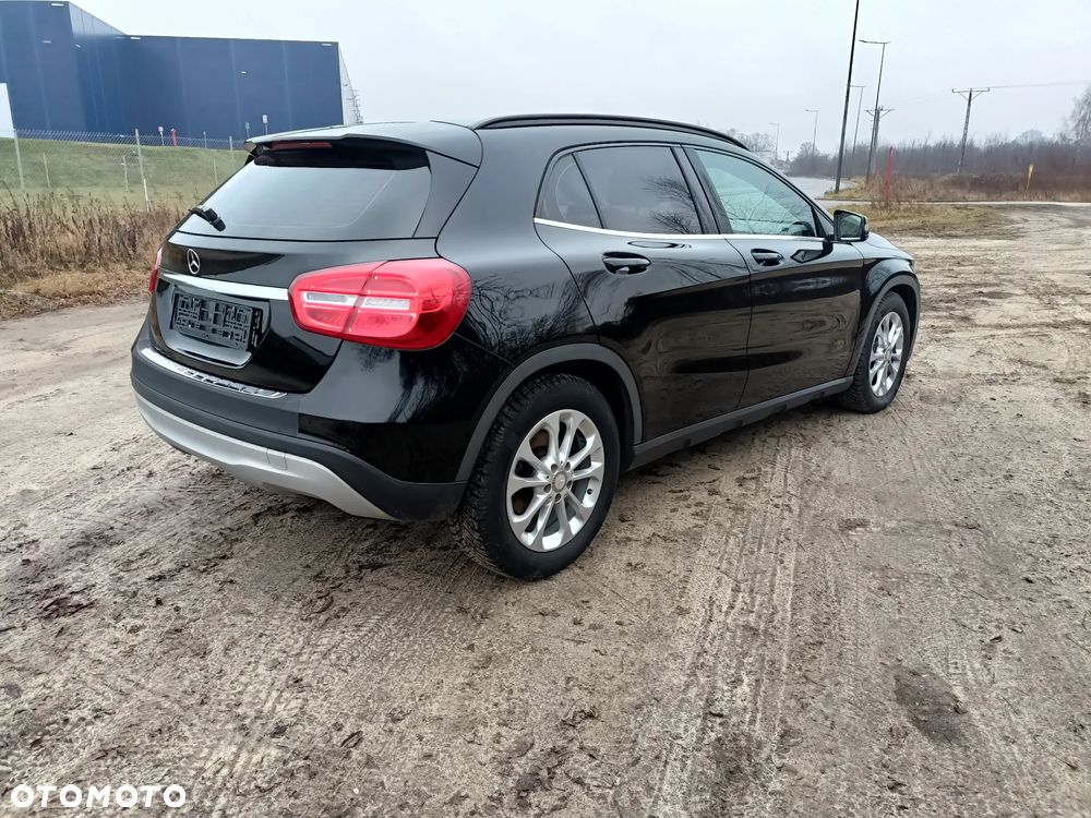 Mercedes-Benz GLA 180 (CDI) d 7G-DCT Urban - 12