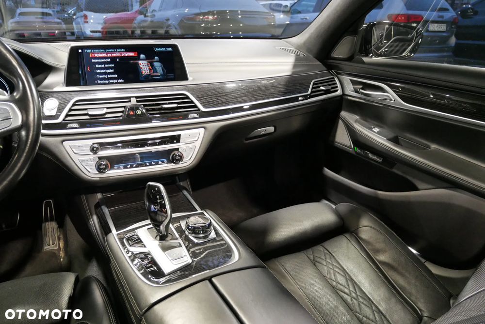BMW Seria 7 750i xDrive - 20