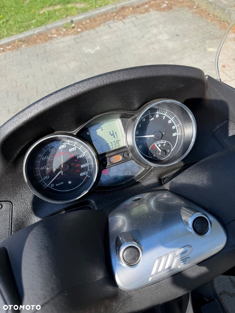 Piaggio MP-3 - 9