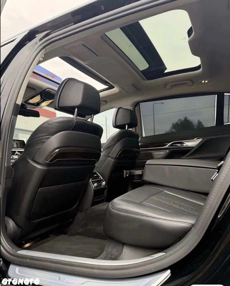 BMW Seria 7 740Li - 26