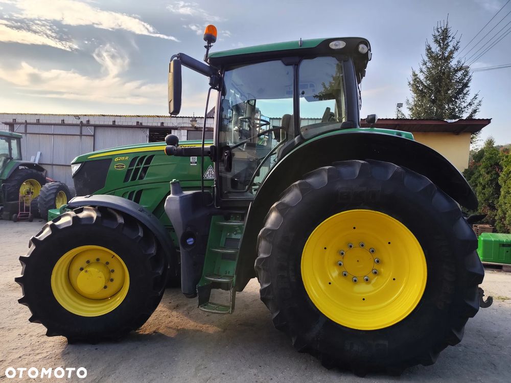 John Deere 6215R - 6