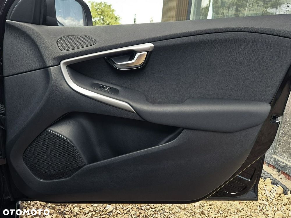 Volvo V40 T2 Momentum - 20