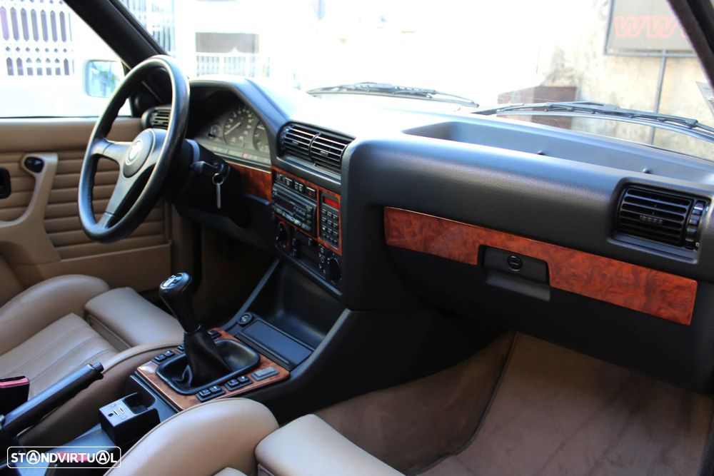 BMW 325 i Touring - 32