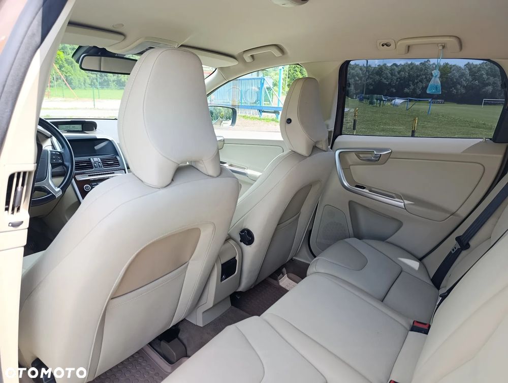 Volvo XC 60 2.4D Momentum - 14