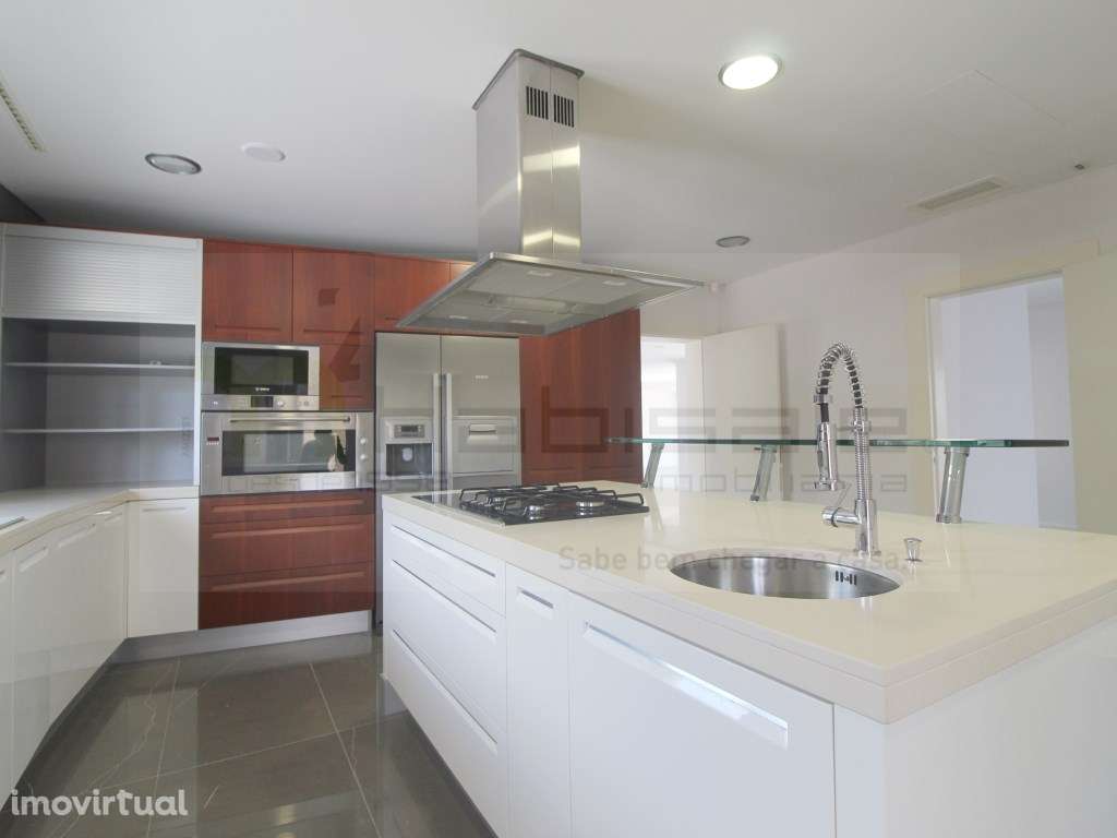 Moradia T4 com lote de 1700 metros no Belas Clube Campo - Grande imagem: 3/53