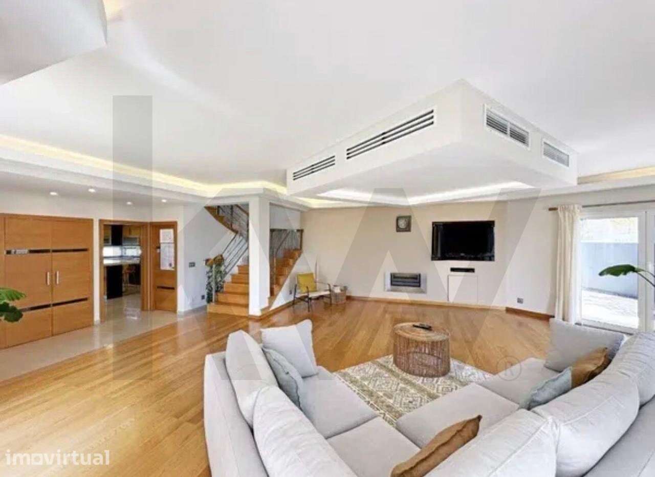 Moradia T7 Com 5 Suites e Piscina - Grande imagem: 4/12