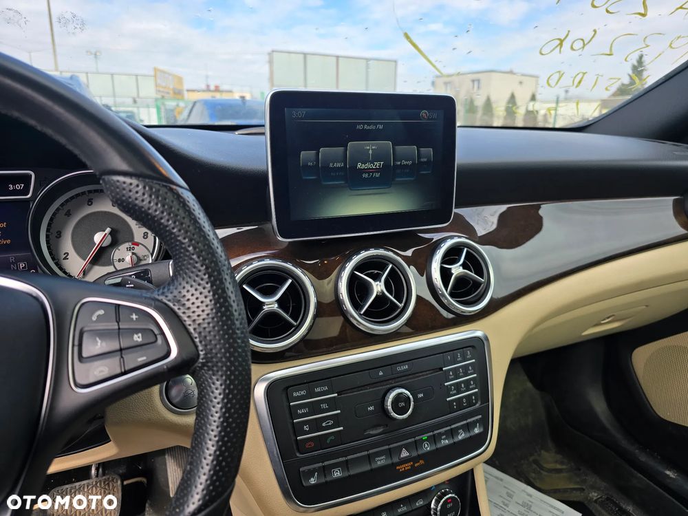 Mercedes-Benz GLA - 14