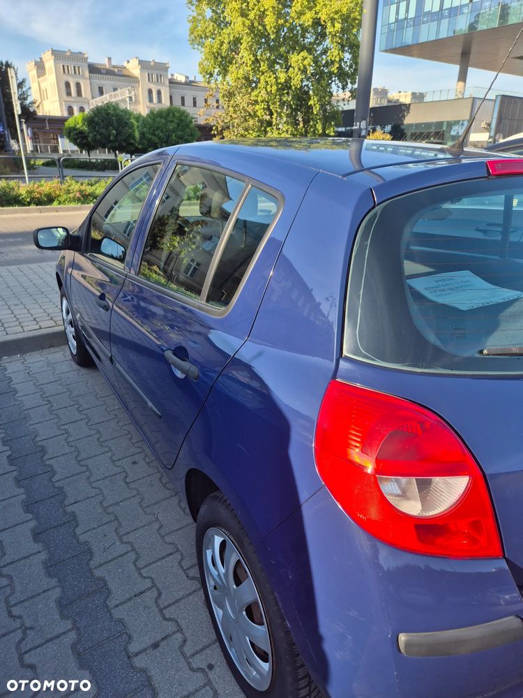 Renault Clio 1.2 16V Authentique - 4