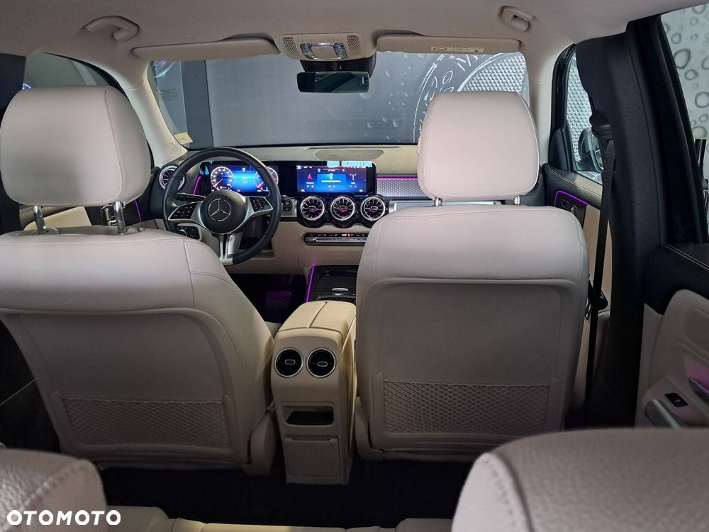 Mercedes-Benz GLB - 33