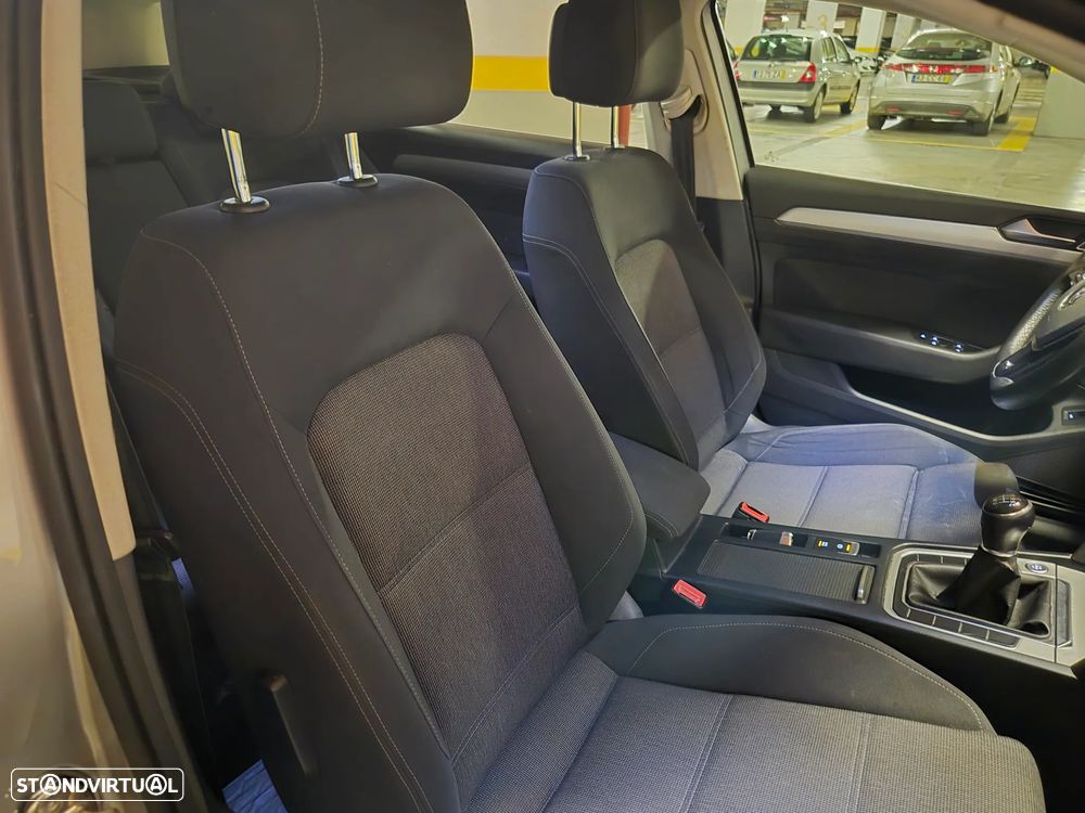 VW Passat Variant 2.0 TDI Trendline - 25