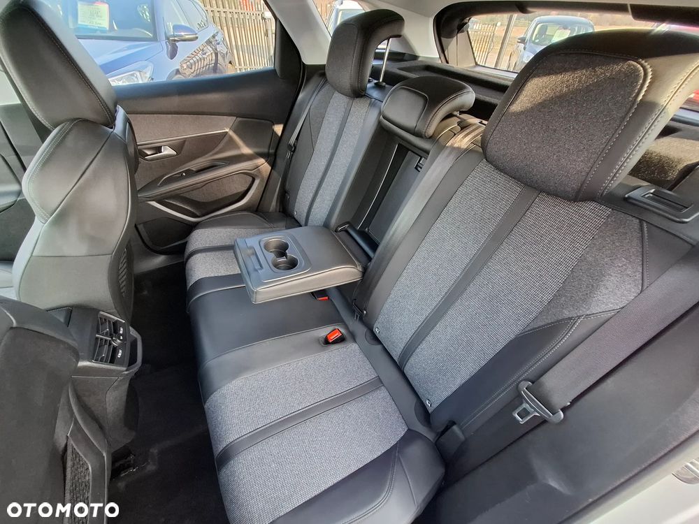 Peugeot 3008 PureTech 130 Stop & Start GPF EAT8 Allure - 17