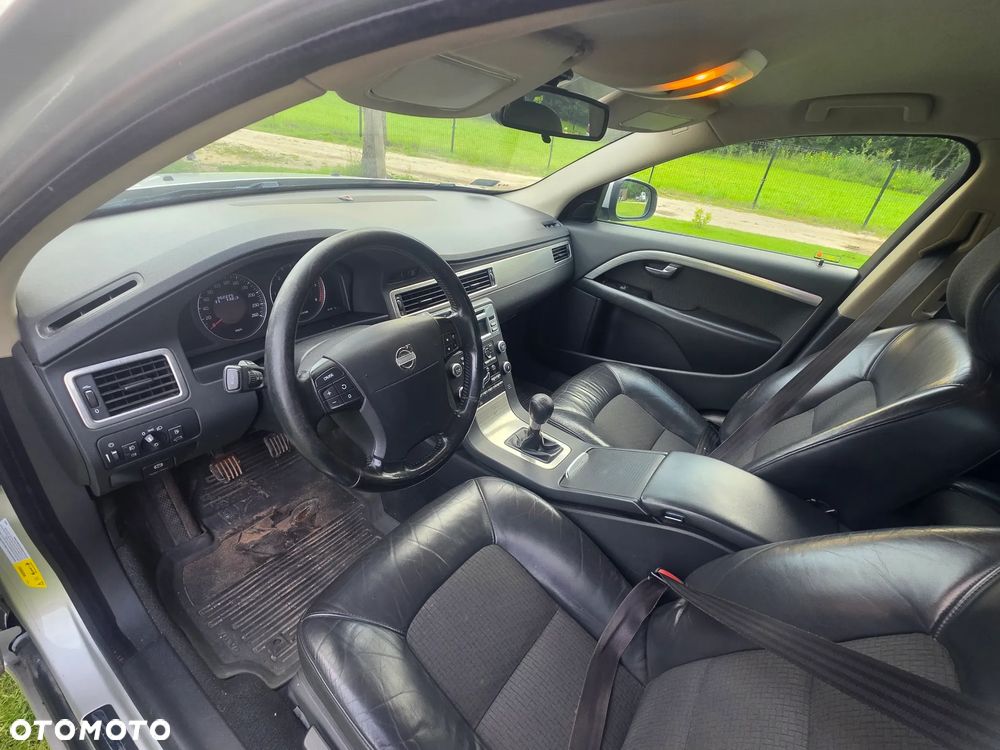 Volvo V70 D5 Momentum - 7