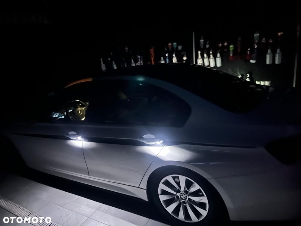 BMW Seria 3 330i xDrive Edition Luxury Line Purity - 22