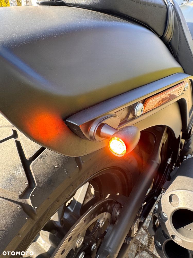 Harley-Davidson Dyna Fat Bob - 29