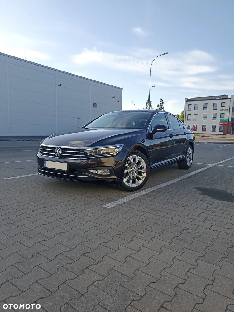 Volkswagen Passat - 1