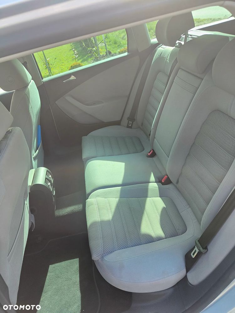 Volkswagen Passat - 12