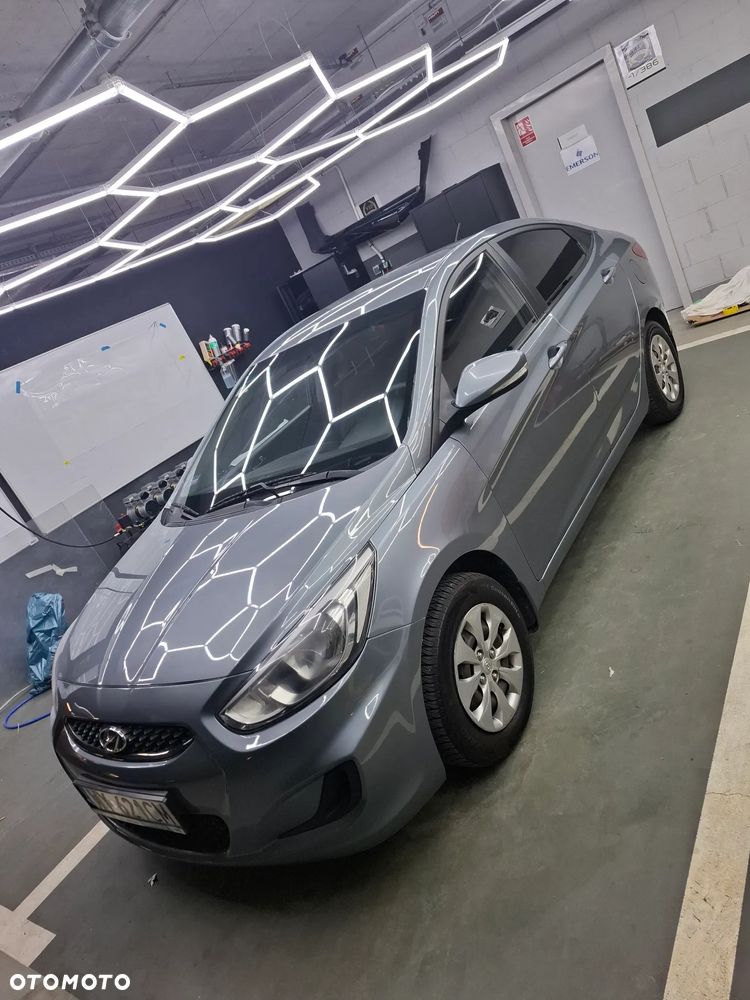 Hyundai Accent - 1