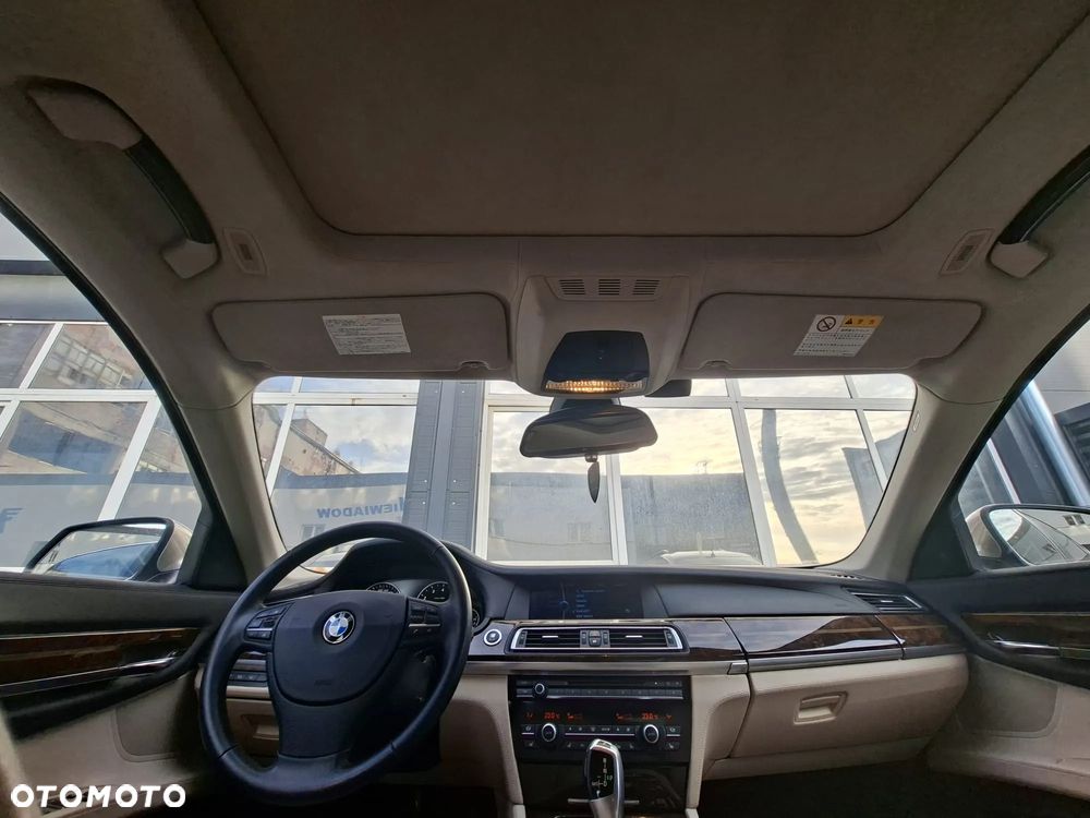BMW Seria 7 760i L - 8