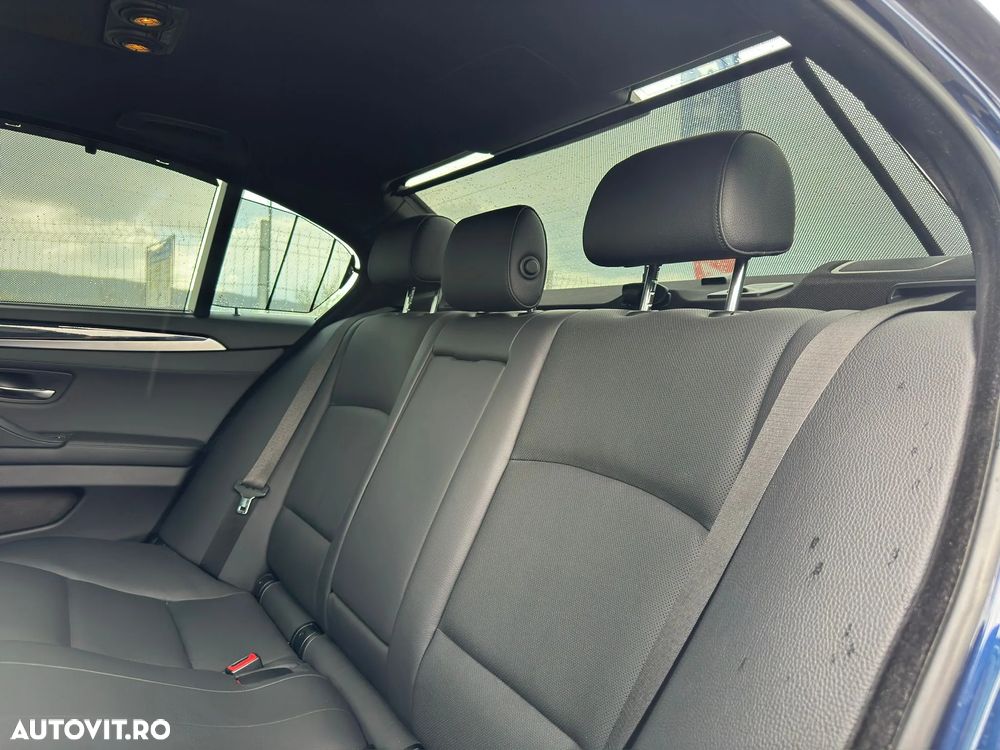 BMW Seria 5 525d xDrive AT - 17