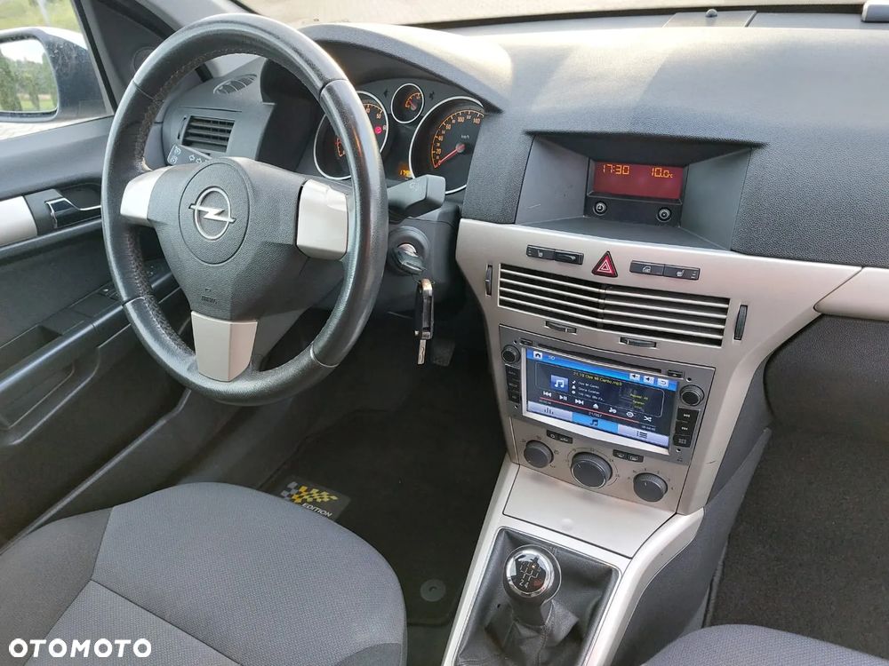 Opel Astra 1.8 Caravan Cosmo - 15