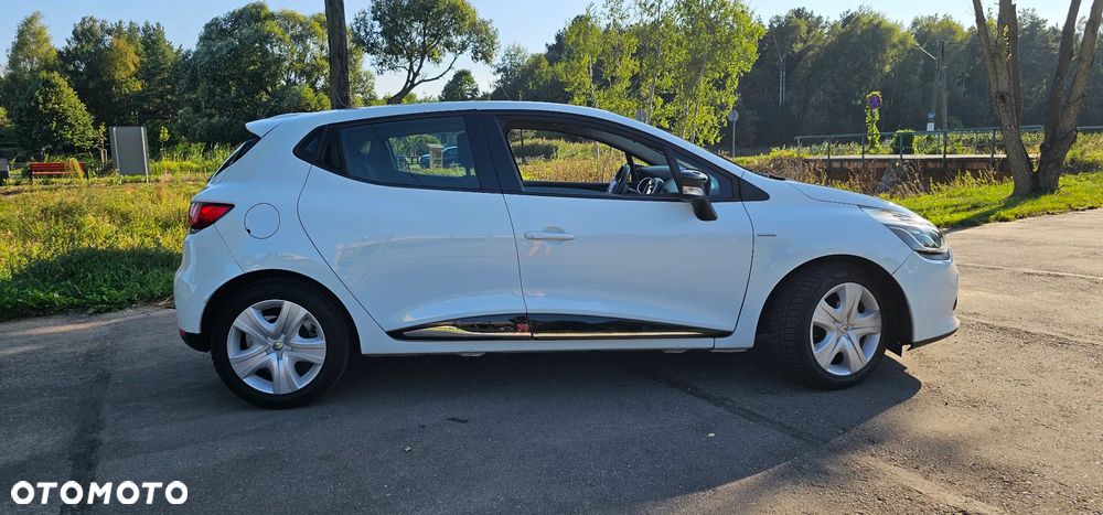 Renault Clio 1.2 16V 75 LIMITED - 12