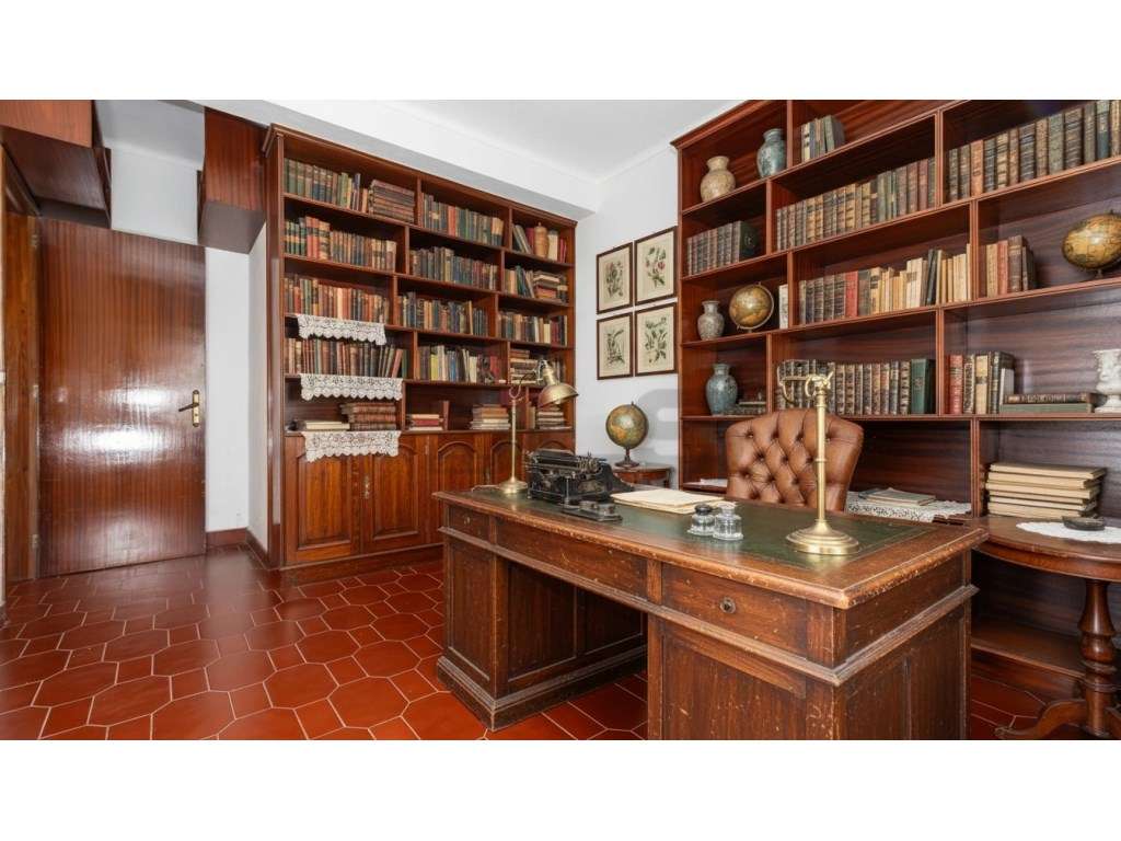 Moradia V6 Isolada no Centro de Ponta Delgada - Grande imagem: 4/58