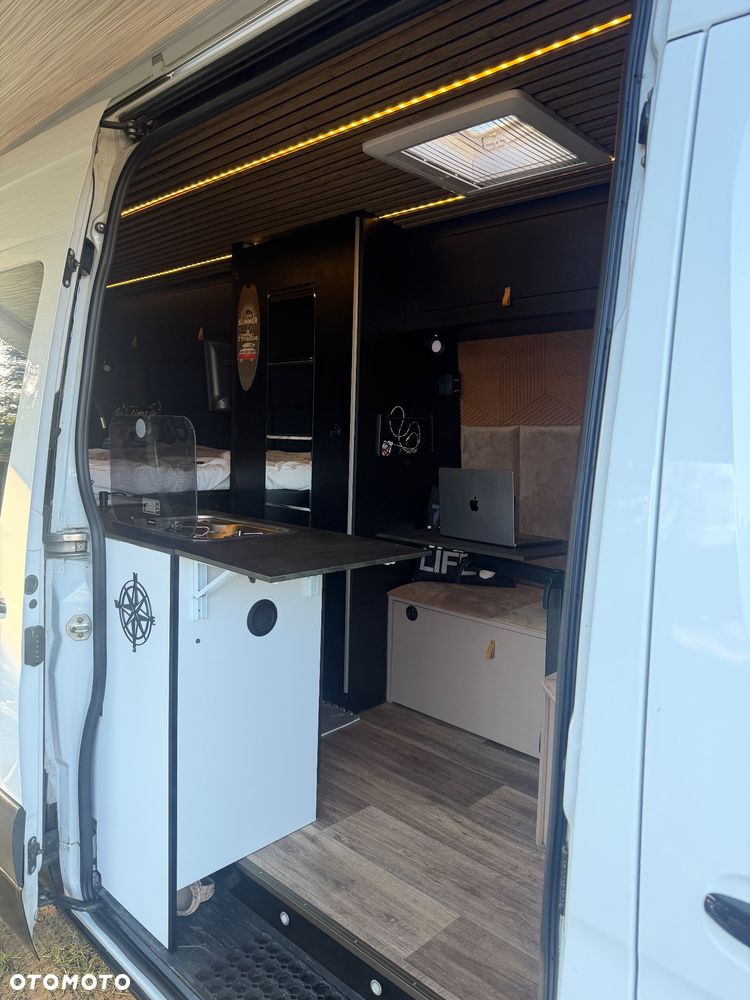 Mercedes-Benz Sprinter - 14