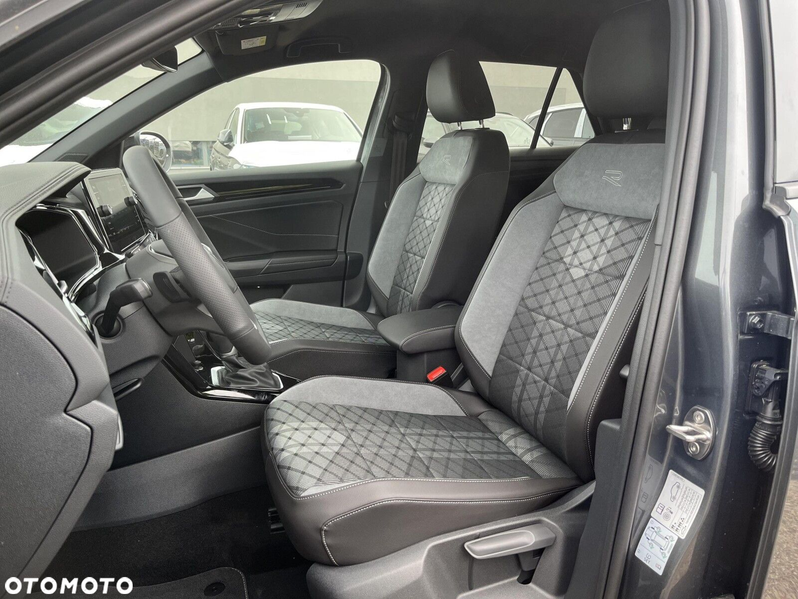 Volkswagen T-Roc - 17