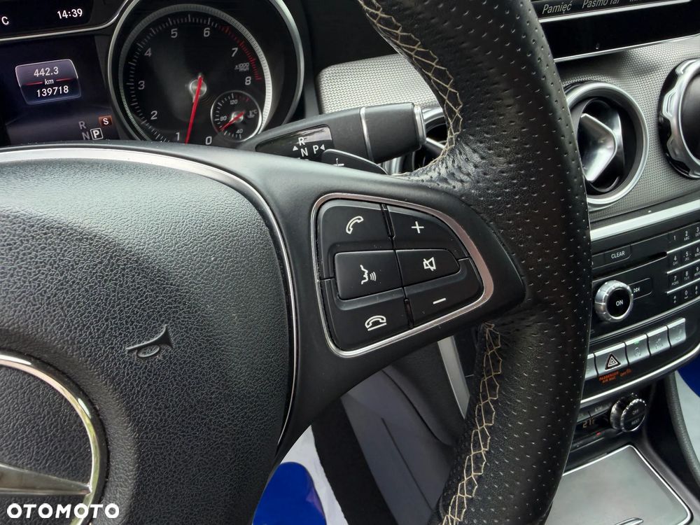 Mercedes-Benz GLA 200 7G-DCT Urban - 24