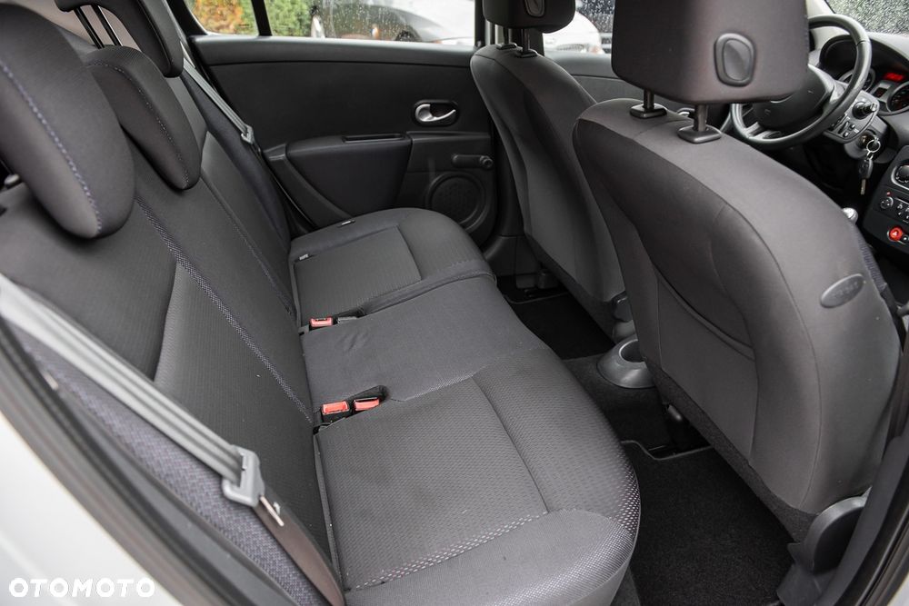 Renault Clio 1.6 16V Privilege - 24