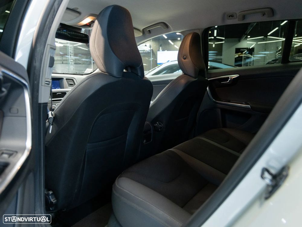 Volvo V60 DRIVe Momentum - 15