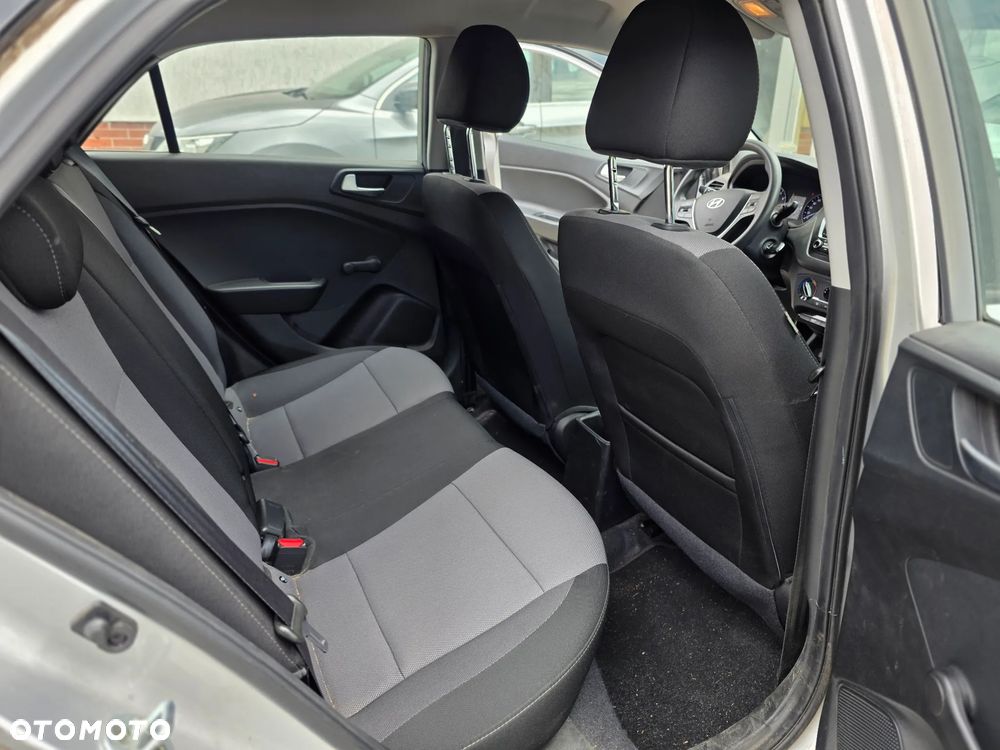 Hyundai i20 blue 1.2 Classic - 13