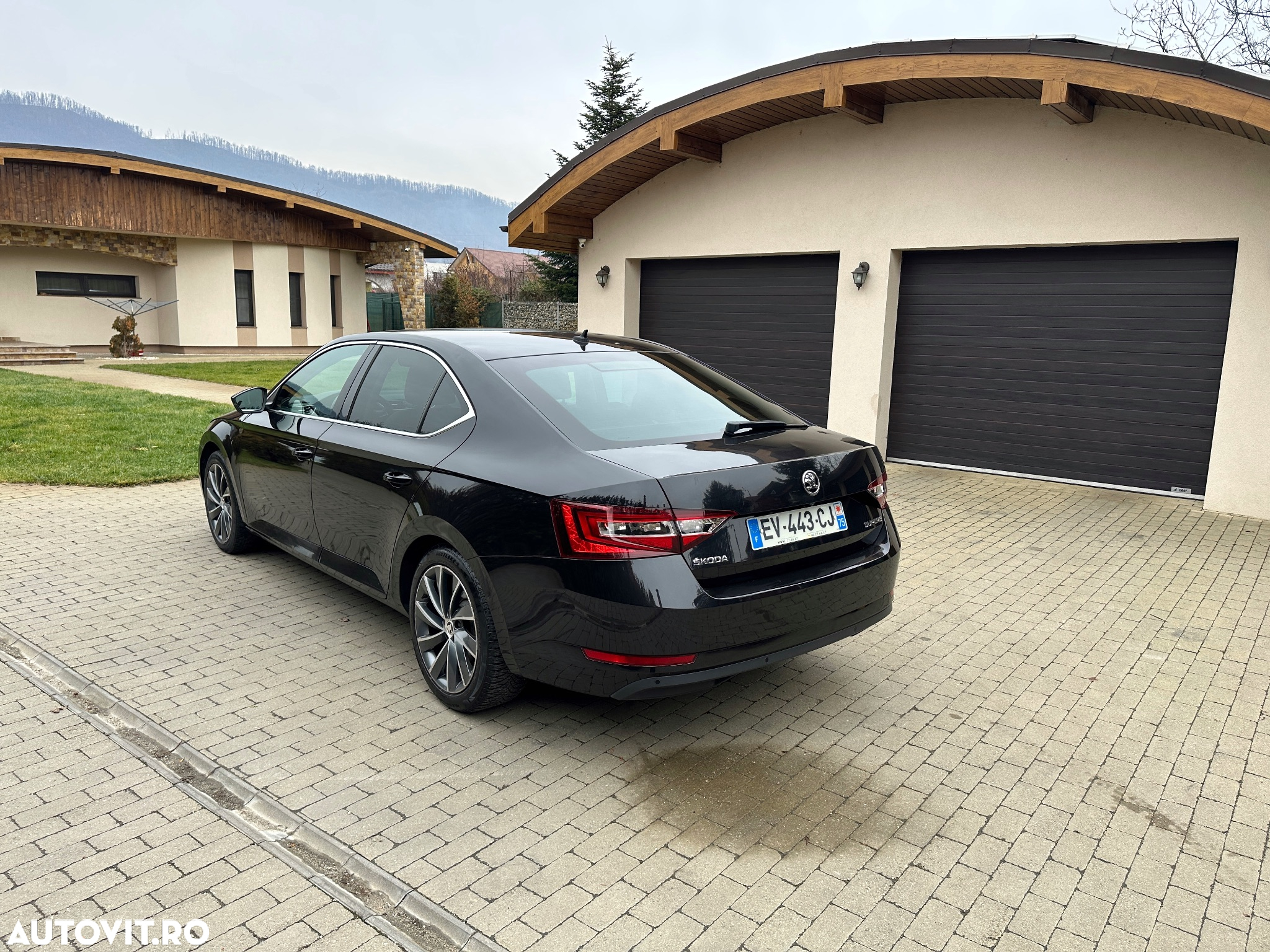 Skoda Superb 2.0 TDI DSG L&K - 27
