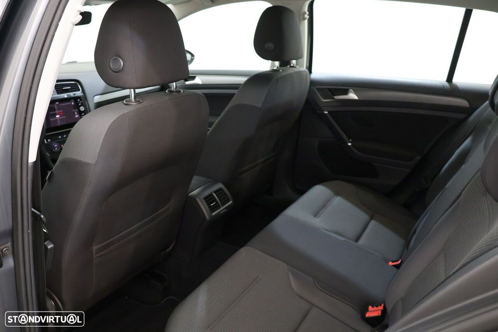 VW Golf 1.6 TDI Confortline - 8
