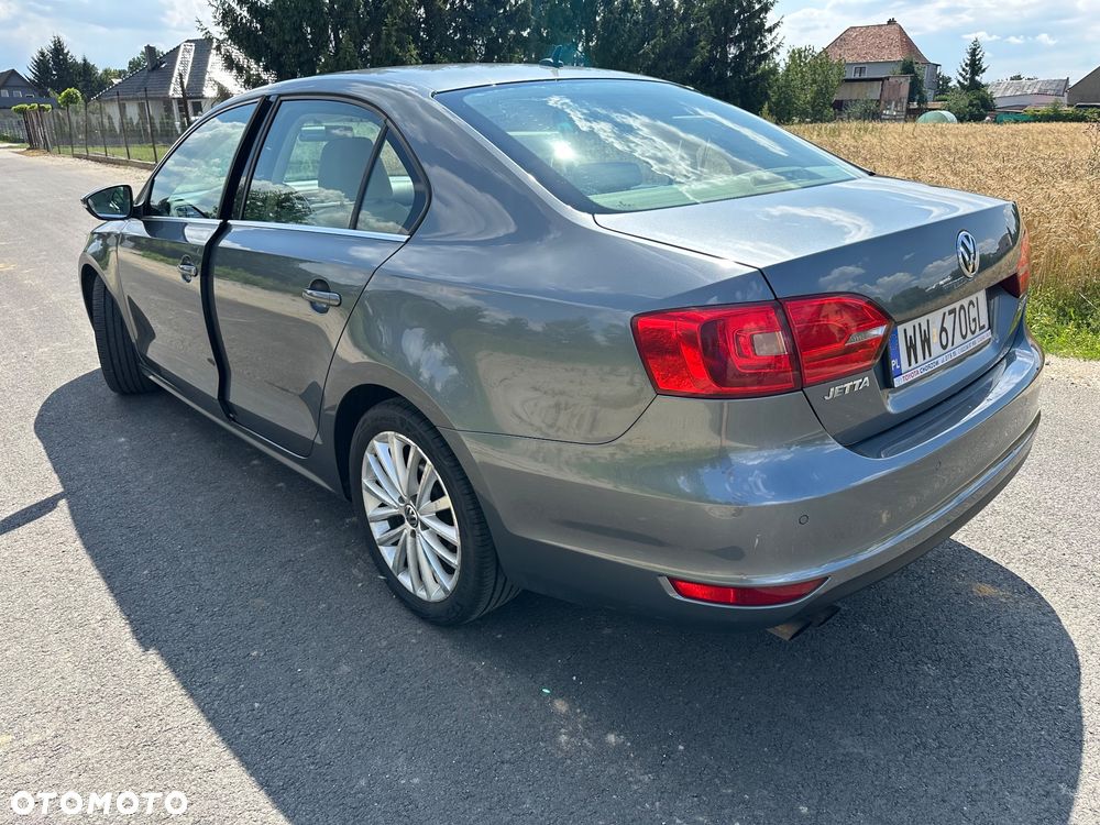 Volkswagen Jetta 2.0 TDI Highline - 2