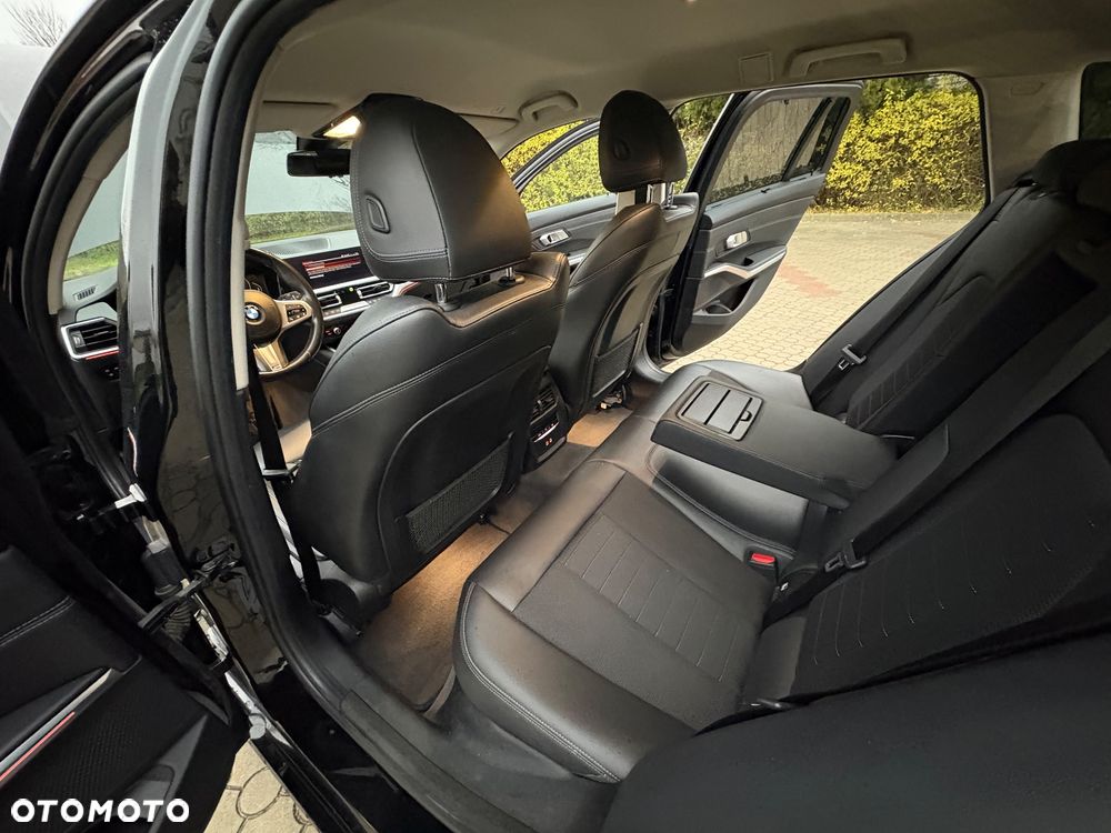 BMW Seria 3 320d Sport Line - 23