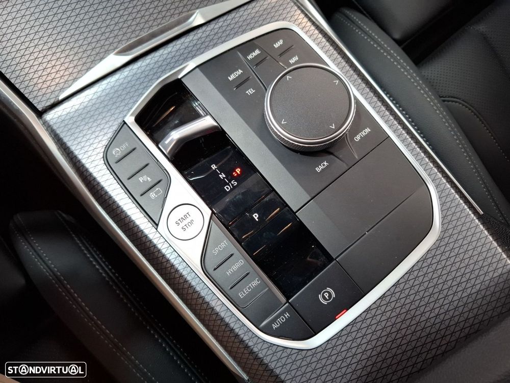 BMW 330 e Pack Desportivo M Auto - 16