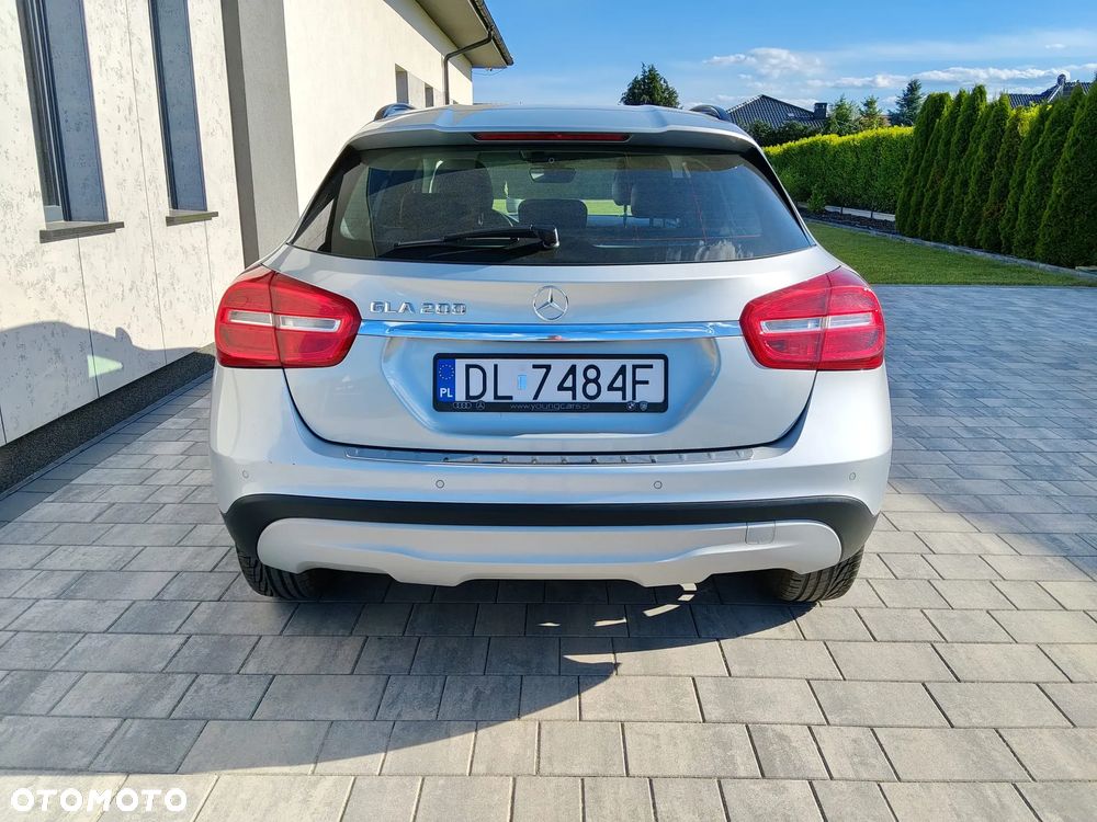 Mercedes-Benz GLA 200 7G-DCT - 5