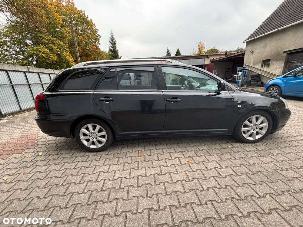 Toyota Avensis - 11