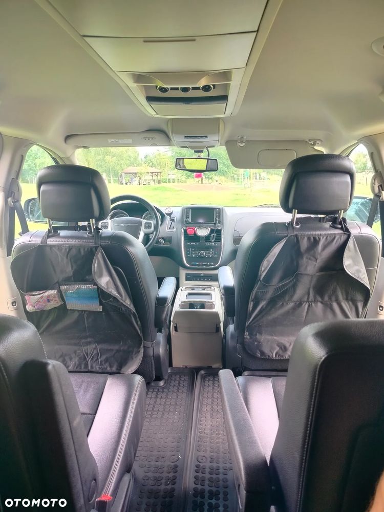 Chrysler Town & Country - 9