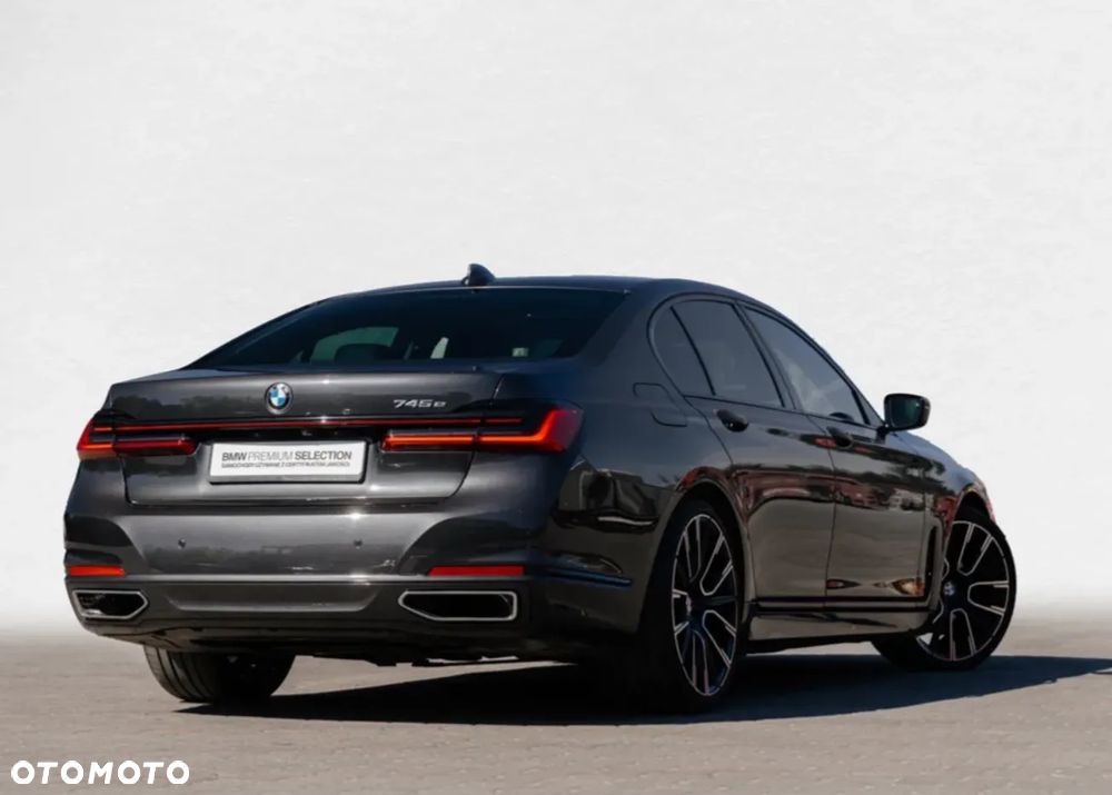 BMW Seria 7 745e sport - 3